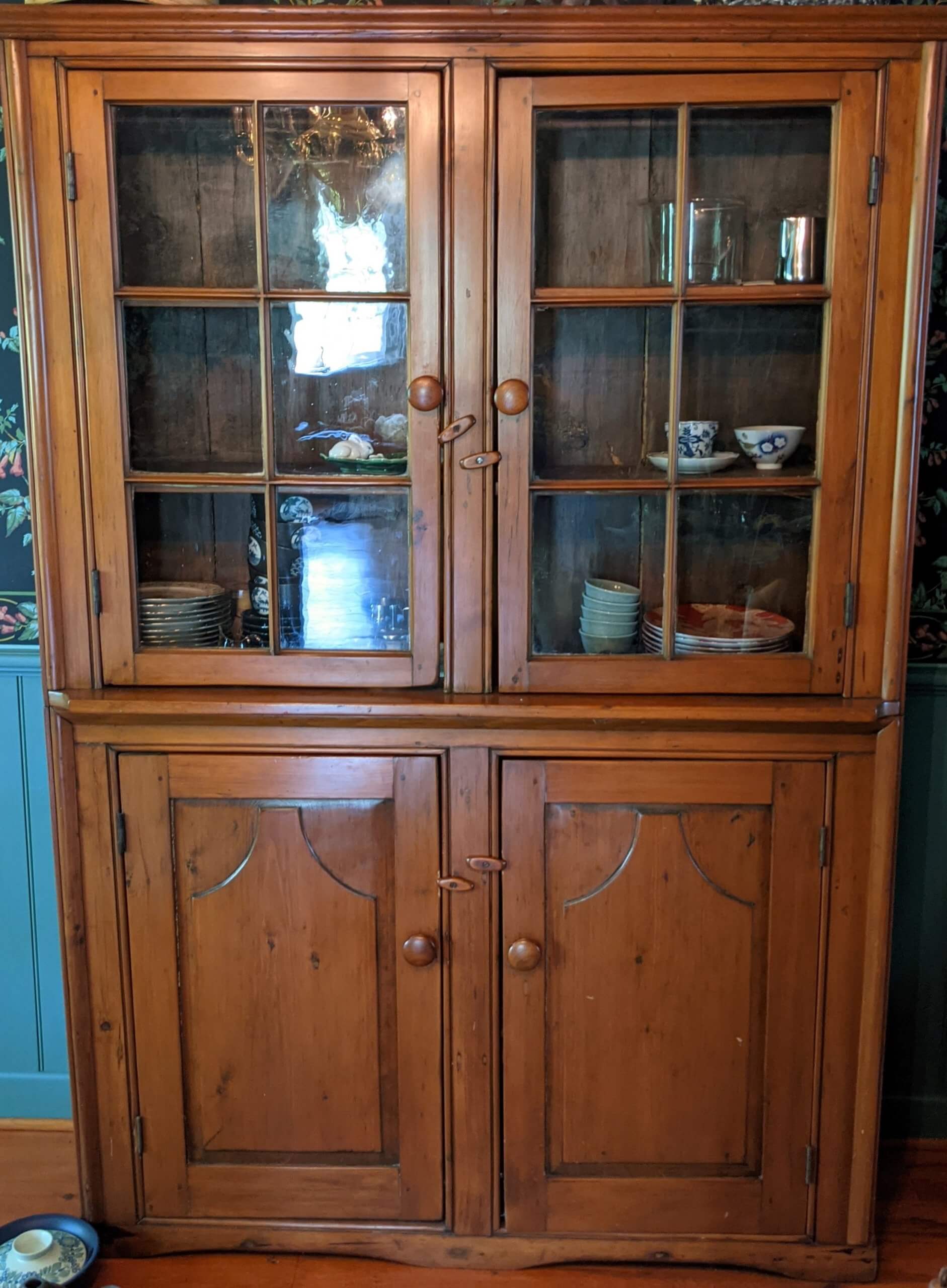 Solid Wood Curio China Cabinet